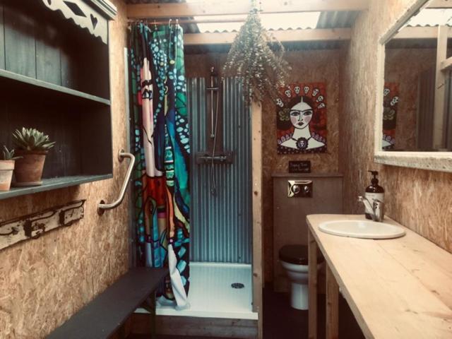 The Oaks Glamping - Magpie Half Shepherds Hut Otel Colkirk Dış mekan fotoğraf